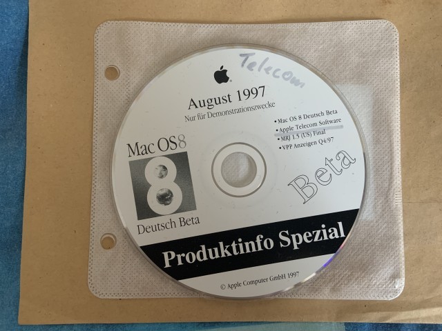 Produktinfo Spezial August 1997 (Includes German Mac OS 8 Beta 2) (1997)